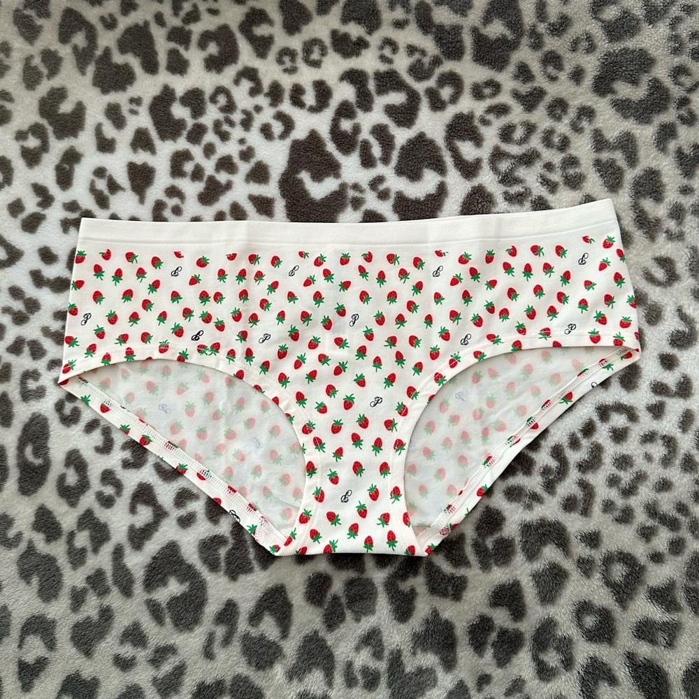 PINK Victoria’s Secret Seamless Hiphugger Panty Winter White Strawberry Medium